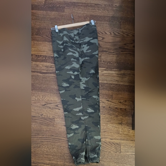 NWT Banana Republic Camouflage CargoPants - Picture 2 of 8